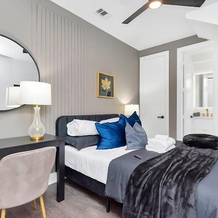 The Suite Spot! Downtown Skyline Views! Sleeps 12 Хюстън Екстериор снимка