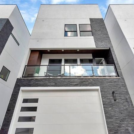 The Suite Spot! Downtown Skyline Views! Sleeps 12 Хюстън Екстериор снимка