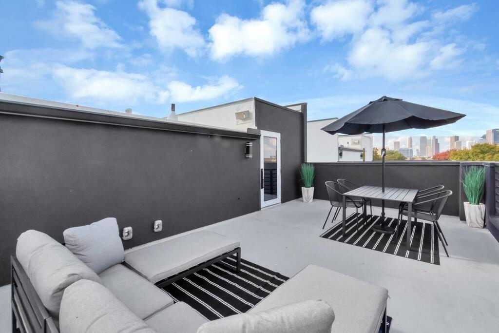 The Suite Spot! Downtown Skyline Views! Sleeps 12 Хюстън Екстериор снимка