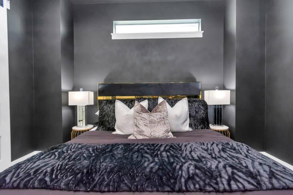The Suite Spot! Downtown Skyline Views! Sleeps 12 Хюстън Екстериор снимка