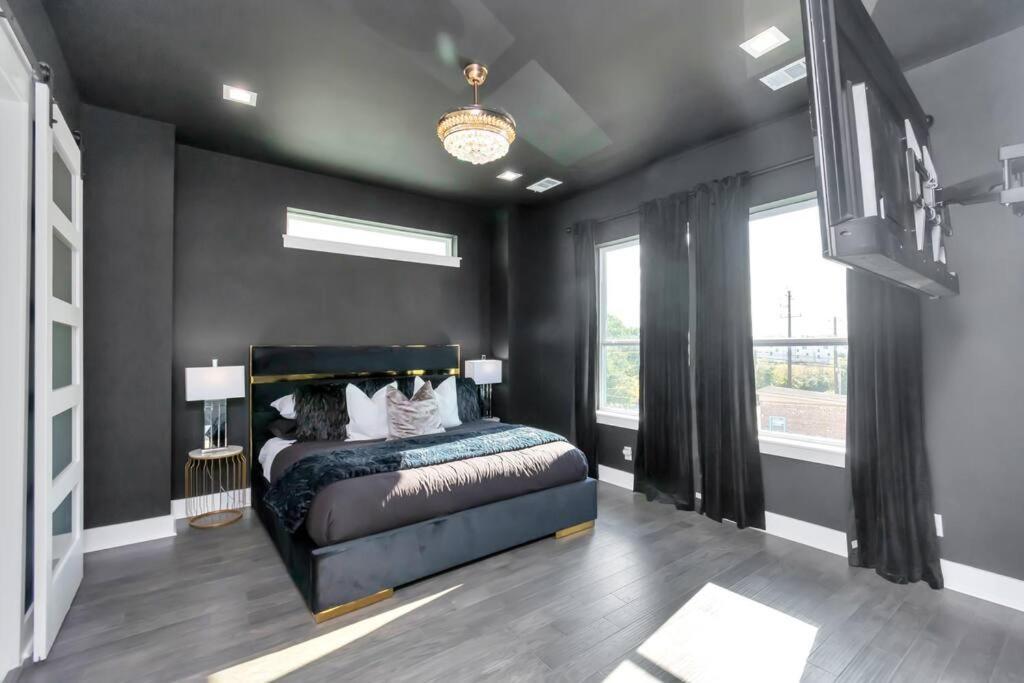The Suite Spot! Downtown Skyline Views! Sleeps 12 Хюстън Екстериор снимка