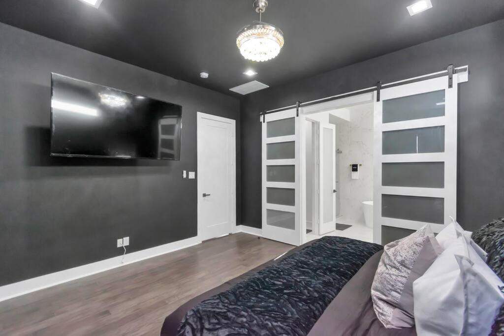 The Suite Spot! Downtown Skyline Views! Sleeps 12 Хюстън Екстериор снимка